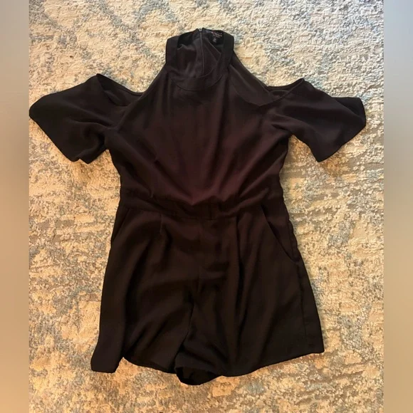 One Clothing Elegant Black Apparel - Picture 2 of 4